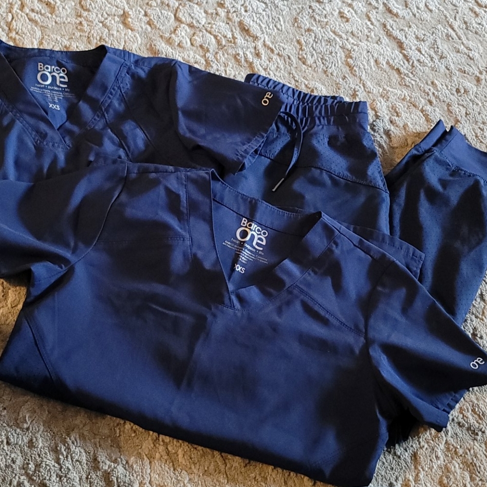 Barco one scrubs bundle 2 xxs tops and xsp joggers
